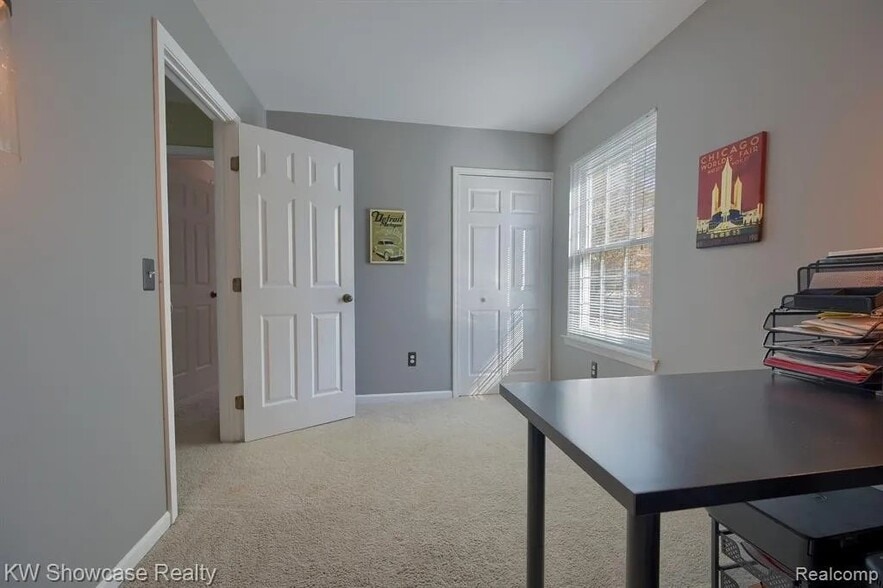 Building Photo - 24509 Simmons Dr