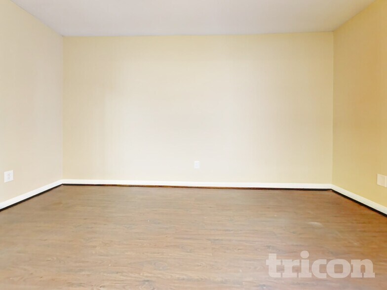 Building Photo - 16311 Green Shade Dr