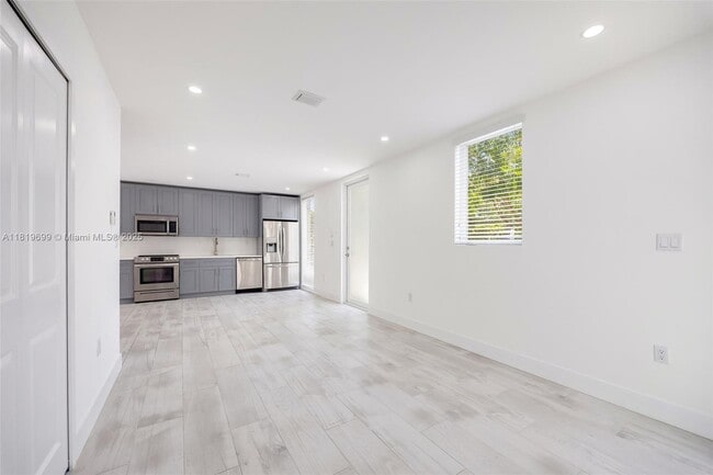 Building Photo - 3787 Thomas Ave