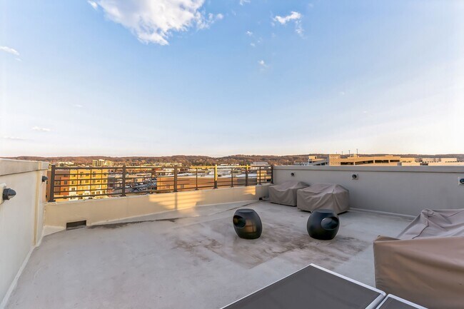 Building Photo - Stunning Carriage Home in the King of Prussia Town Center