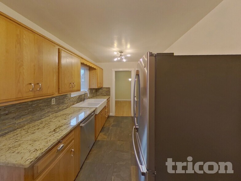 Building Photo - 1915 Berkshire Ln