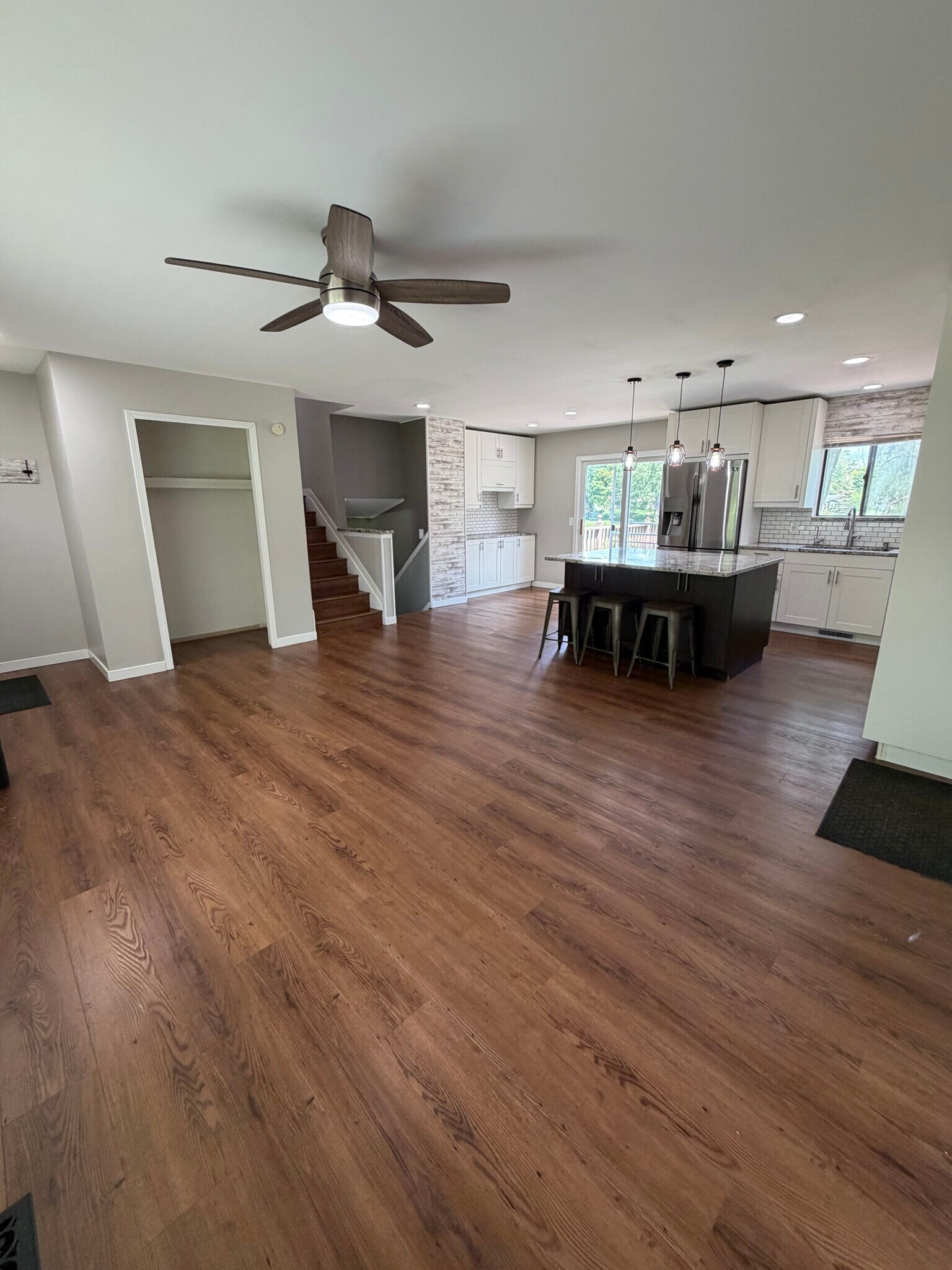 Building Photo - 4544 Hillview Shr