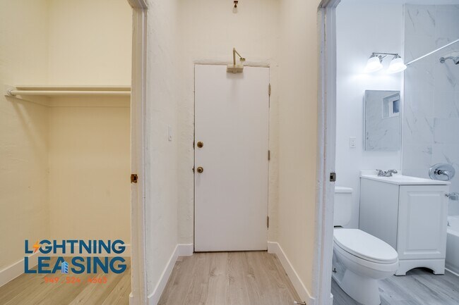 Building Photo - 1516 Wilton Pl