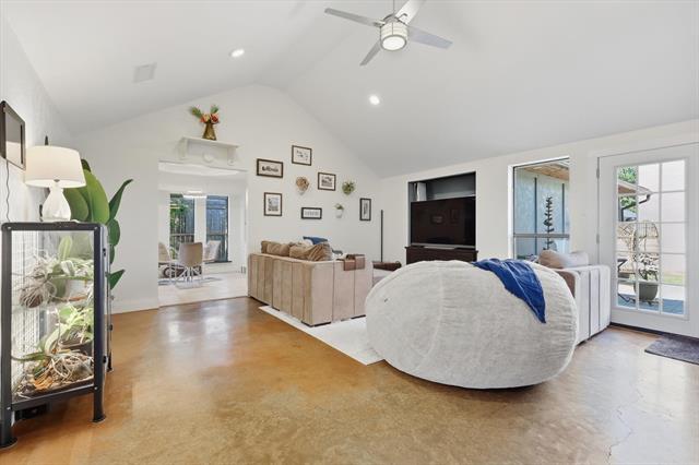 Building Photo - 1617 Oak Creek Dr