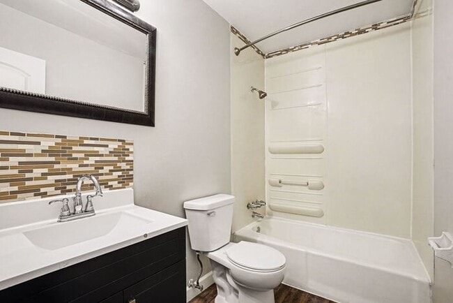 Building Photo - $150 off move-in when using Rently - $1099- 2 Bedroom Townhome off Westnedge