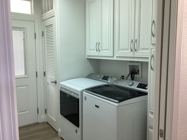 Building Photo - Live Oak