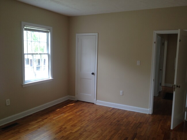 Building Photo - **UPCOMING**3 Bedroom / 2 Bathroom Home fo...