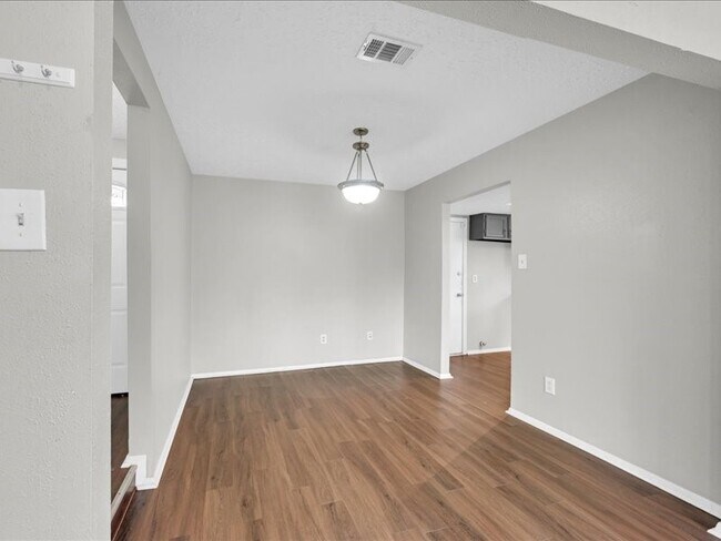 Building Photo - 8406 Daycoach Ln