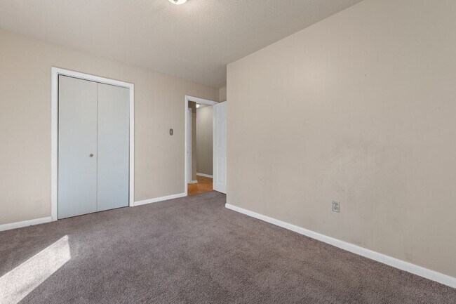 Building Photo - 79 Shoshoni Dr
