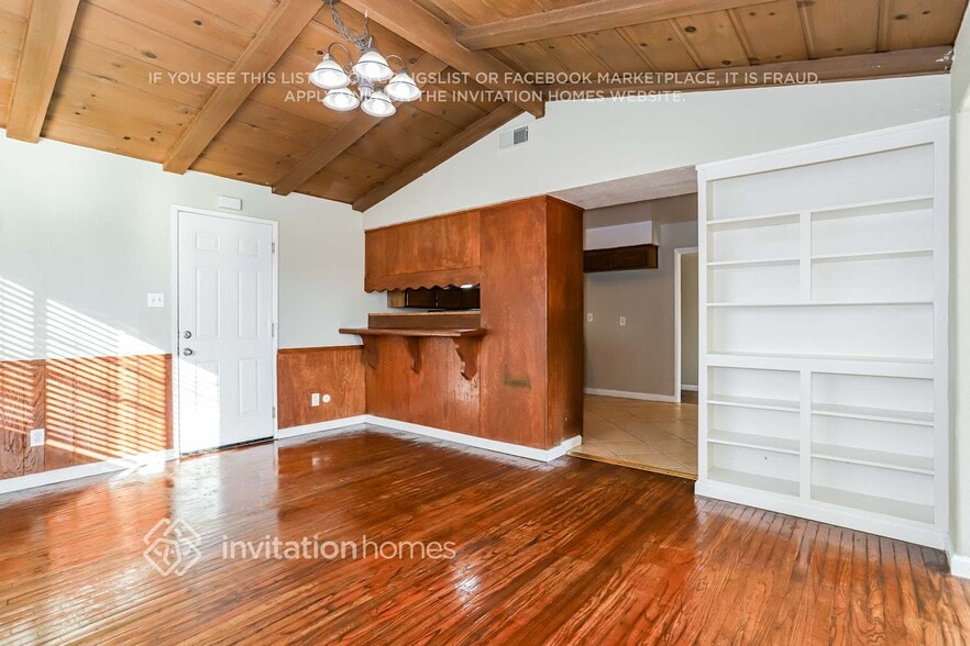 Building Photo - 640 W El Camino Ave