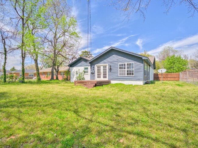 Building Photo - Beautiful Home Just Minutes from the OU Ca...