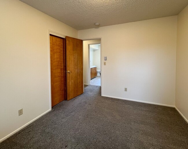 Building Photo - 3 Bedroom, 2 Bath - Home in Moyina Heights