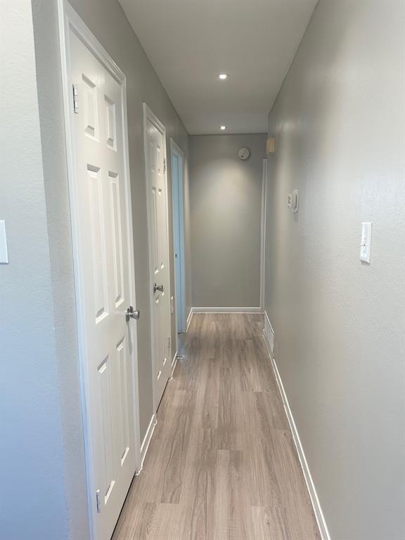 Building Photo - 1102 Serenada Dr