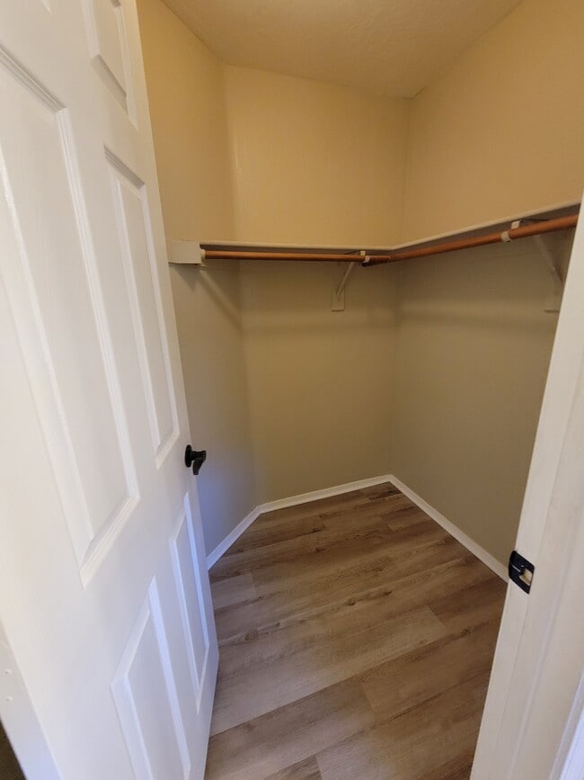 Building Photo - 4318 E Milton Dr