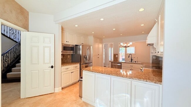 Building Photo - Gorgeous Two (2) Suites--- Executive Style 2BD/2.5BA + Loft, Two-Story TH at The Lake at Canyon L...