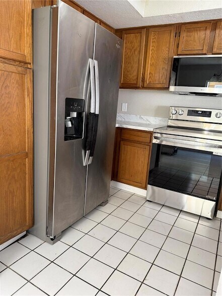 Building Photo - 2444 Summerfield Way