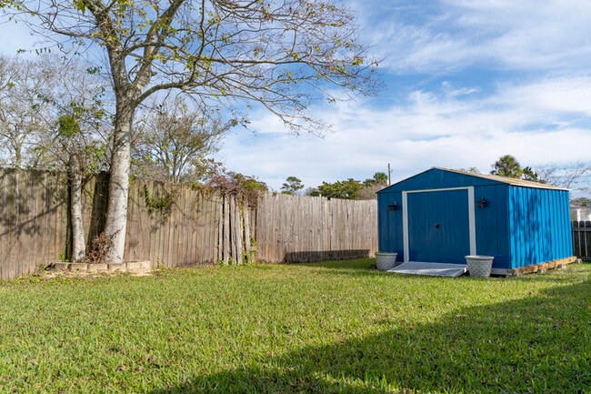 Building Photo - 756 Aquatic Dr