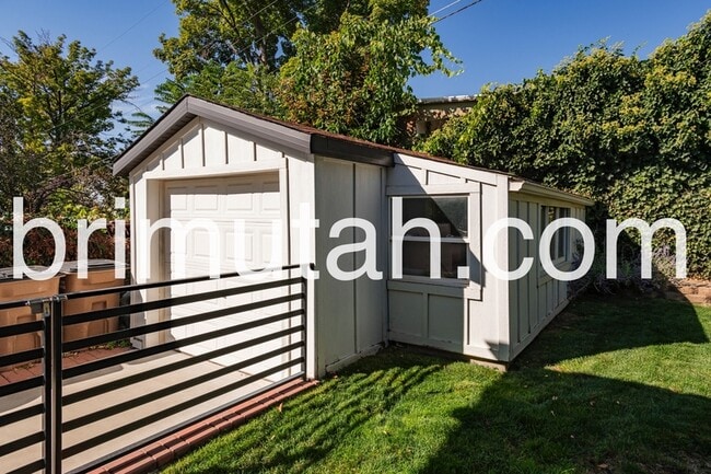 Building Photo - 1367 Thornton Ave