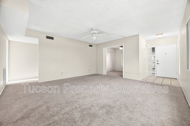 Building Photo - 510 W Cll Lago