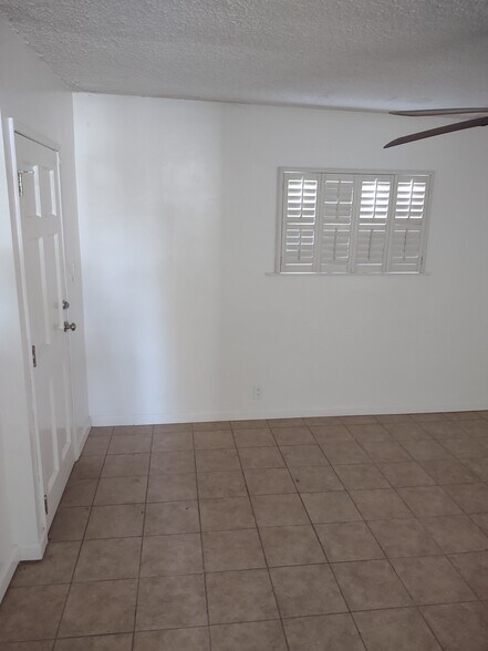 Building Photo - 558 Brooks Ave