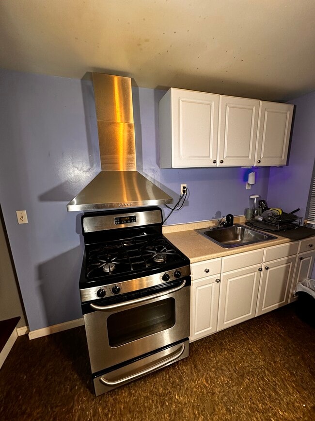 Building Photo - 910 Ramsay St