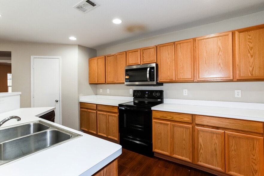 Building Photo - 7718 Water Fowl Trl