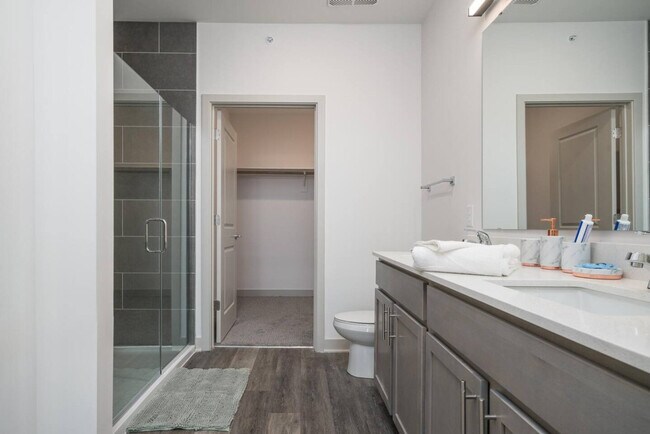 Building Photo - 5775 Sunrise Wy