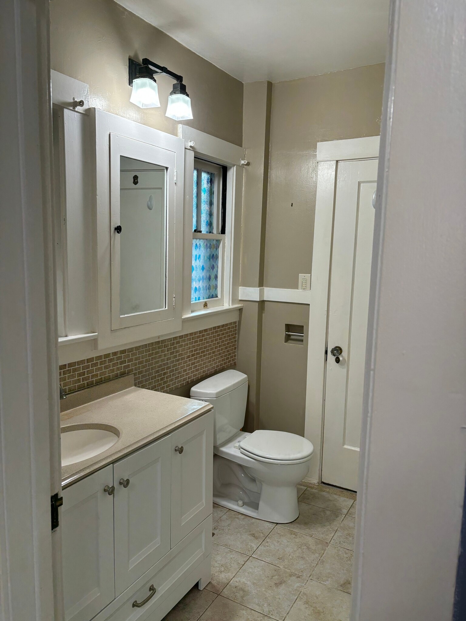 Bathroom - 671 Kingsley Ave
