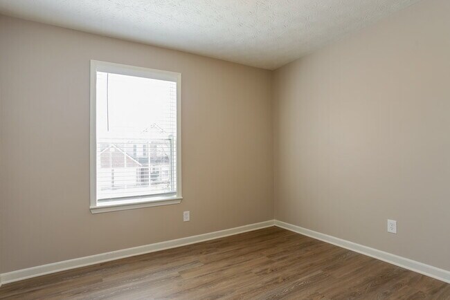 Building Photo - 3721 Riverside Pkwy