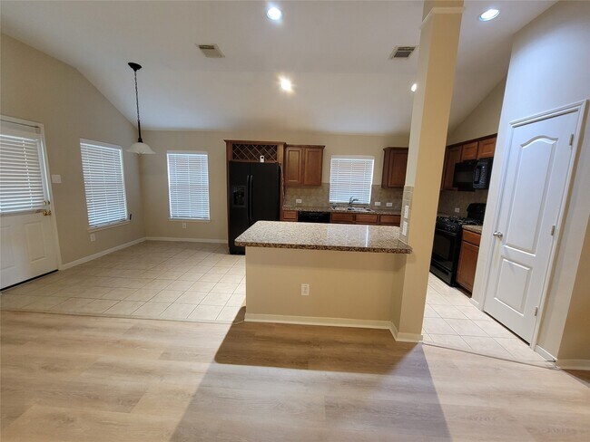 Building Photo - 15126 Summer Sunset Dr