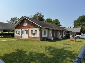 Building Photo - 602 S Hickory St