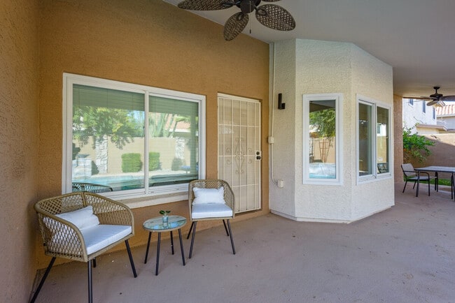 Building Photo - 650 W Palo Verde St
