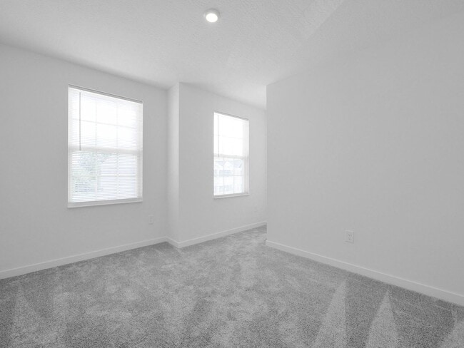 Building Photo - Modern 3 Bed, 2.5 Bath Condo – Spacious, S...