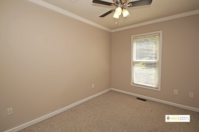 Building Photo - 760 Camelot Ln