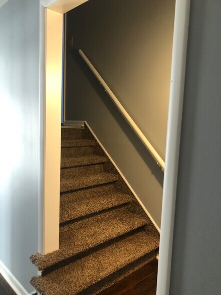 Building Photo - 2358 S Crestway St