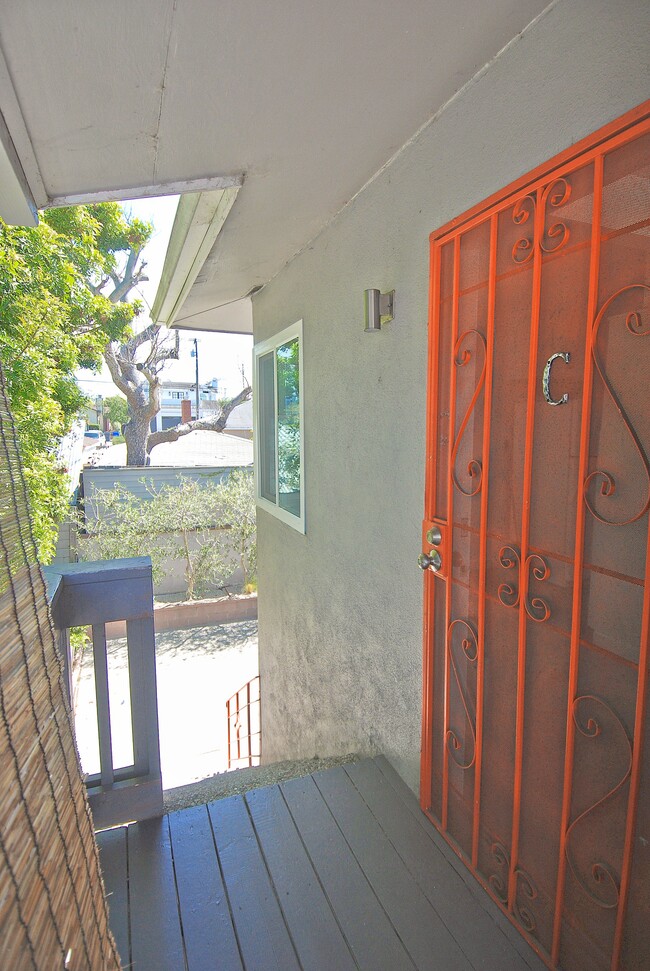 Building Photo - 1446 Manhattan Beach Blvd