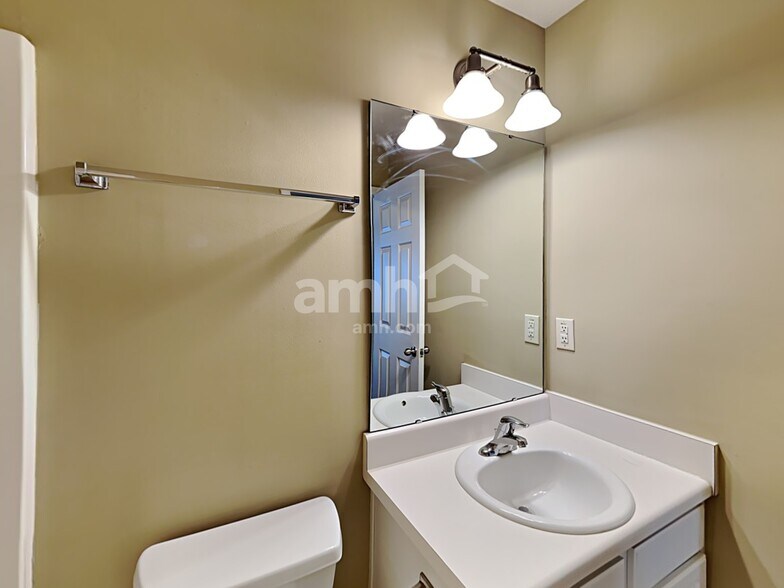 Building Photo - 5102 Wetlands Dr