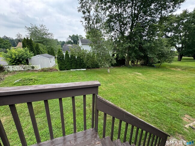 Building Photo - 11 Maple St