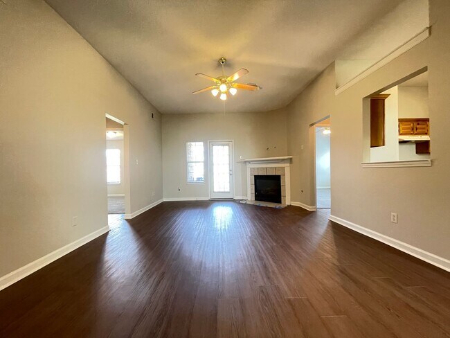Building Photo - 1344 Custer Dr E