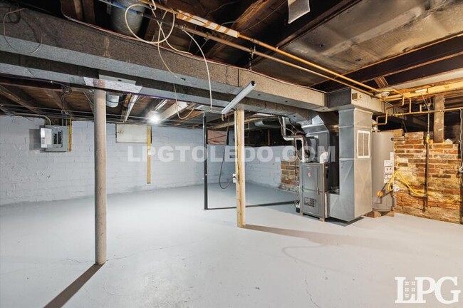 Building Photo - 533 Raymer Blvd