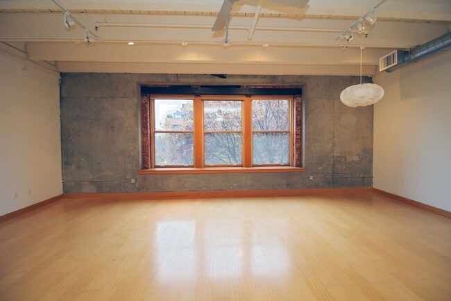 Building Photo - 416 NW 13th Ave