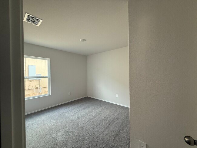 Building Photo - 3321 Muenster Ave