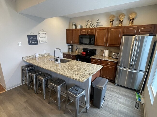 Building Photo - 94 Mcmillen