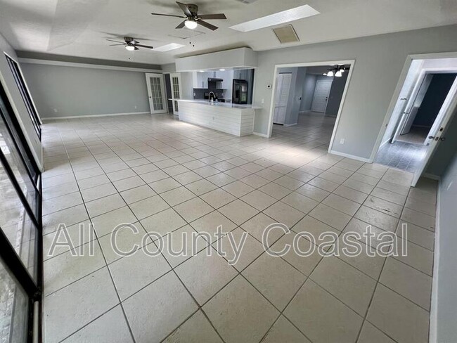 Building Photo - 2617 SW Chestnut Ln