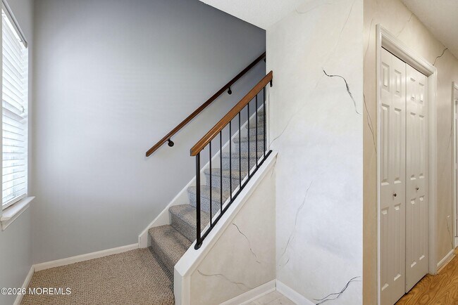 Building Photo - 702 Carnation Dr