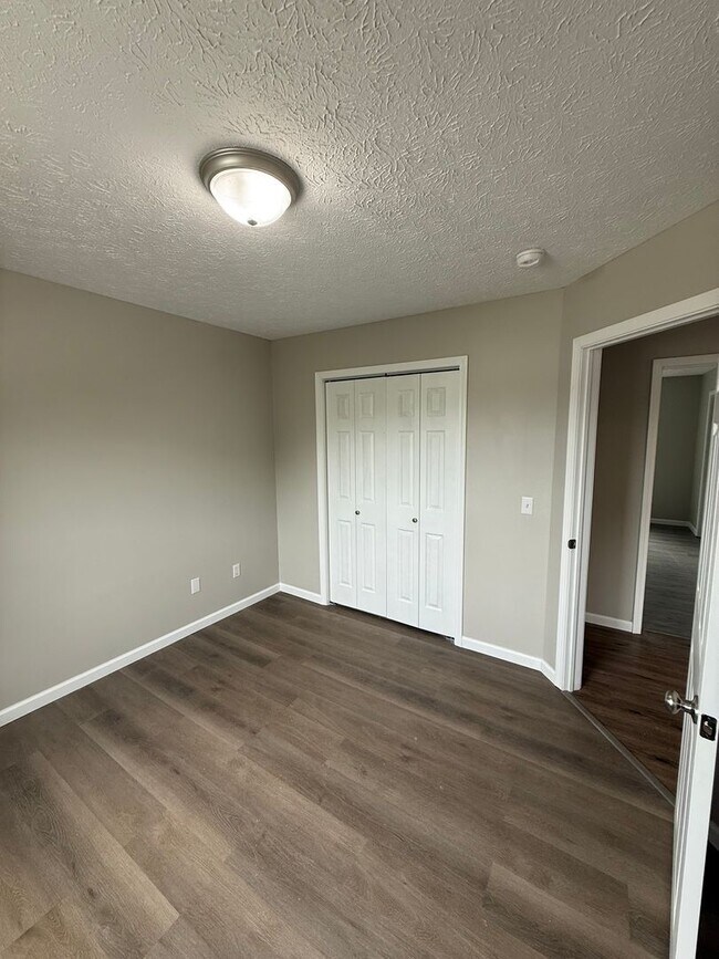 Building Photo - Updated home in Nixa