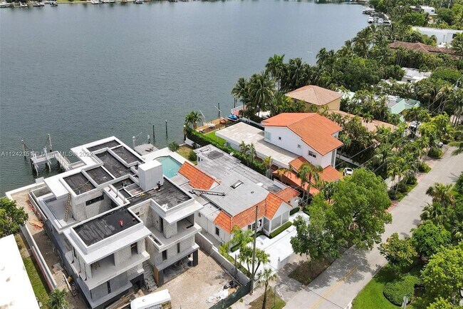 Building Photo - 1411 N Biscayne Point Rd