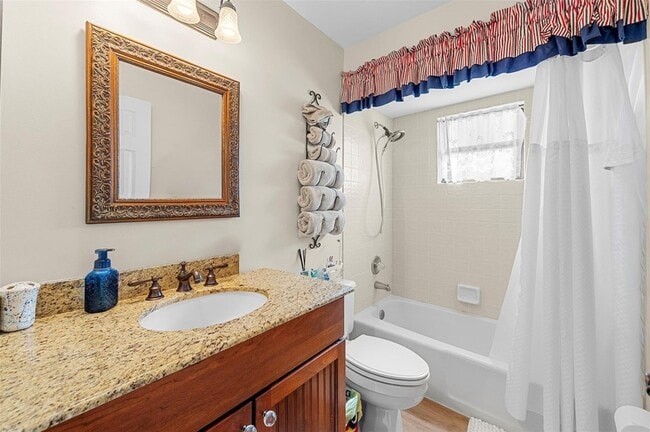 Building Photo - 6809 SE Yorktown Dr