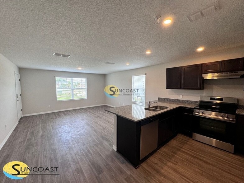 Building Photo - 617 Century 21 Dr