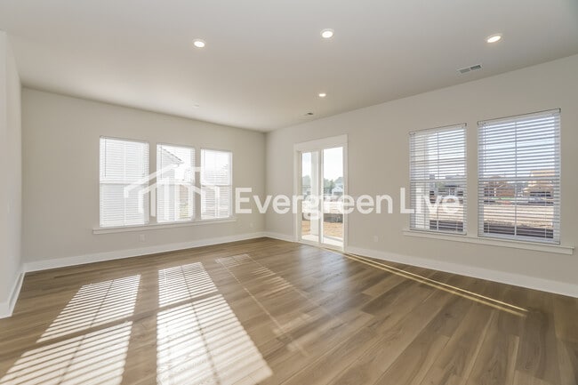 Building Photo - 127 Bloomsbury St